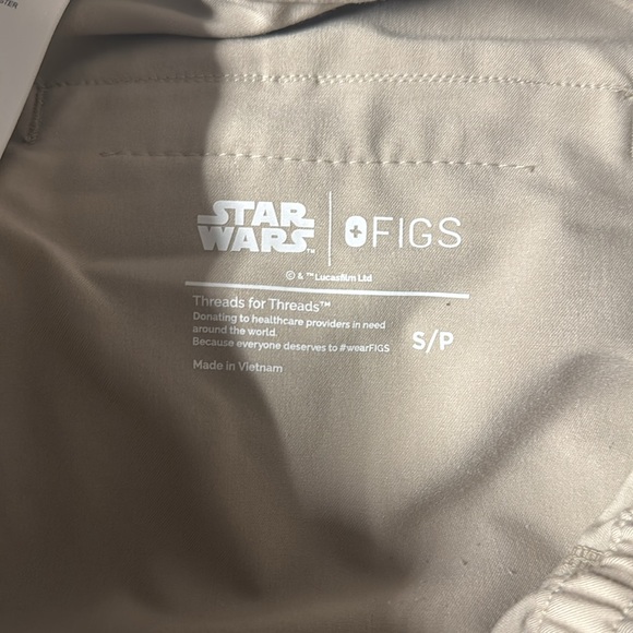 STAR WARS BABY YODA SCRUB SET - Picture 8 of 8